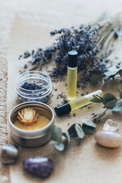 BOOSTING YOUR MOOD WITH AROMATHERAPY